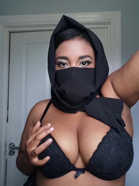 Jasmin Javadi OnlyFans Picture