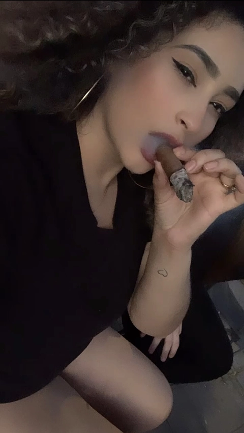 Curlygirlwhosmokecigars