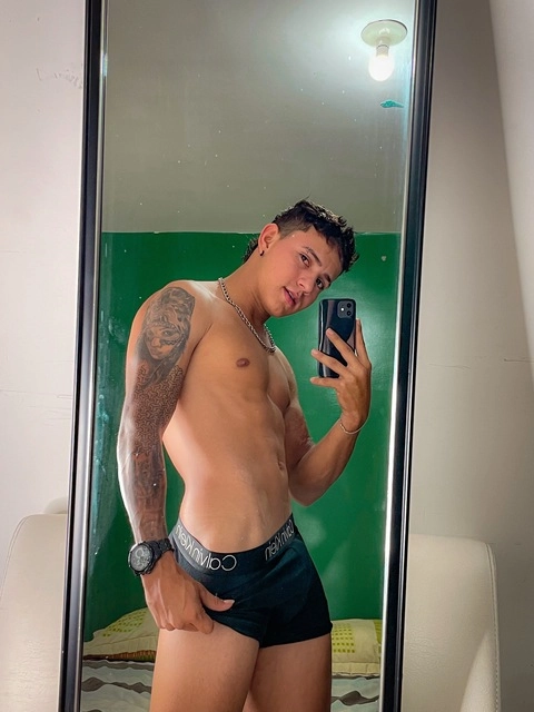 Salomon Torres OnlyFans Picture