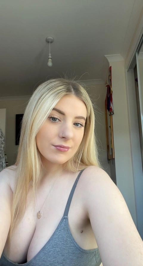 Lillie Mewett OnlyFans Picture