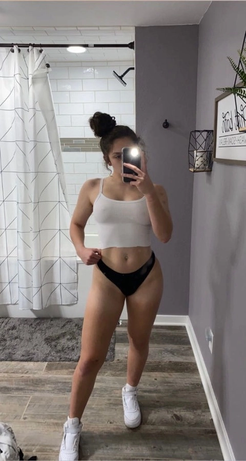 bri OnlyFans Picture