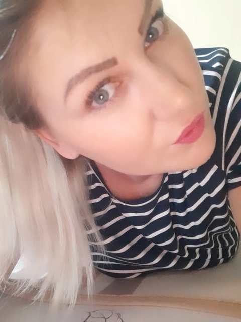 blue eyes blondie OnlyFans Picture