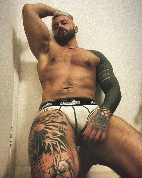 Black.arm OnlyFans Picture