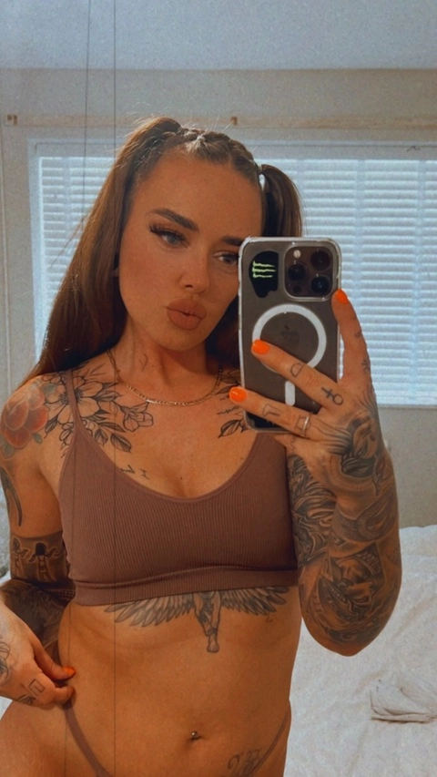 Dani Tunmore OnlyFans Picture