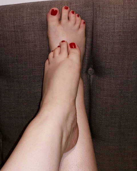 Nicky Cute Toes OnlyFans Picture