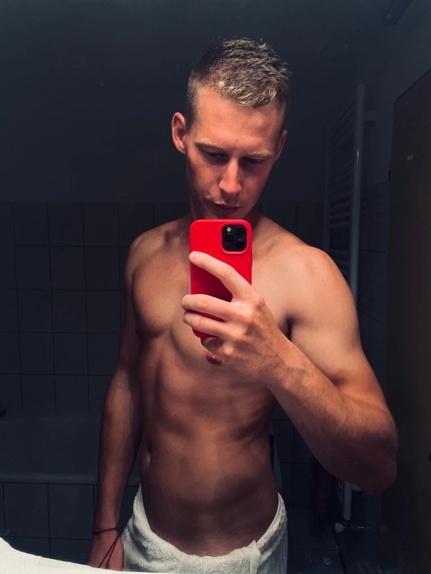 Thomas OnlyFans Picture