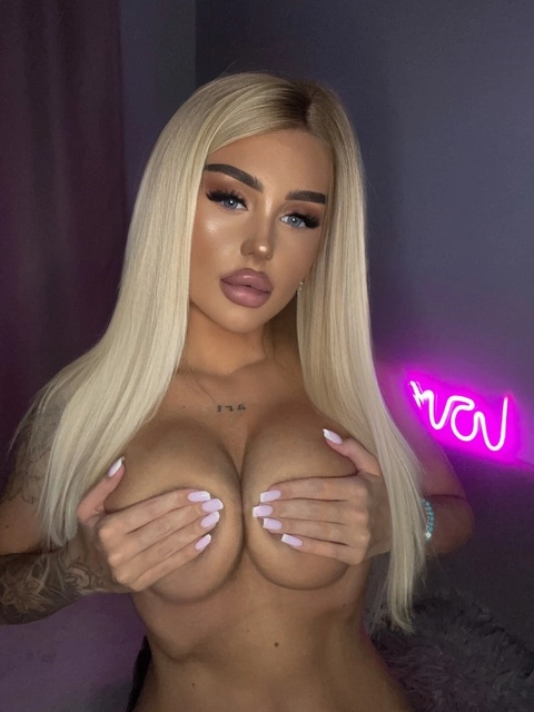 Lika Roudi 🤤                   DM me  💗 OnlyFans Picture