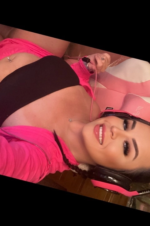 Pinky OnlyFans Picture