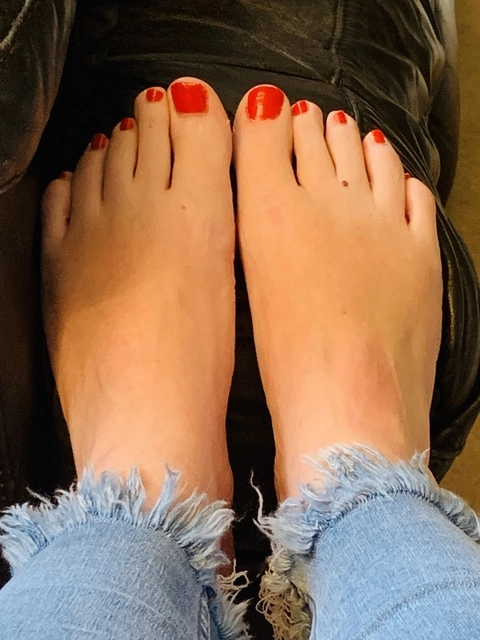 Feet_Treat OnlyFans Picture