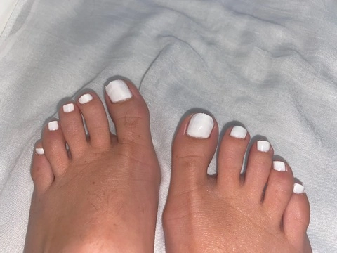 Tiny Foot Goddess OnlyFans Picture