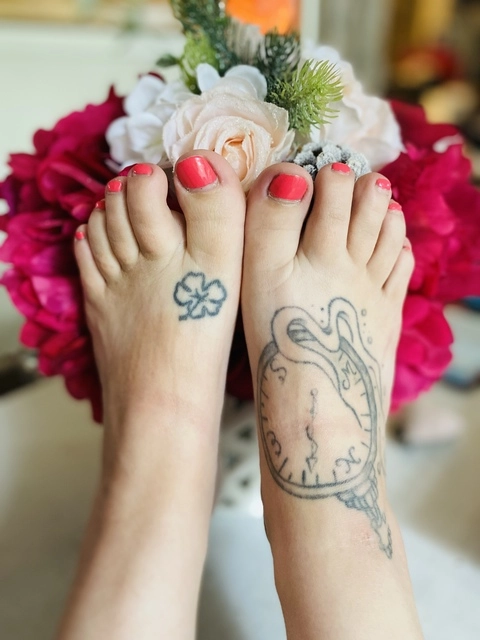 Dainty Foot Girl Fetish