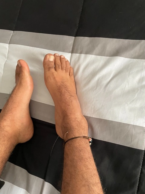 Hot Hairy Feet OnlyFans Picture