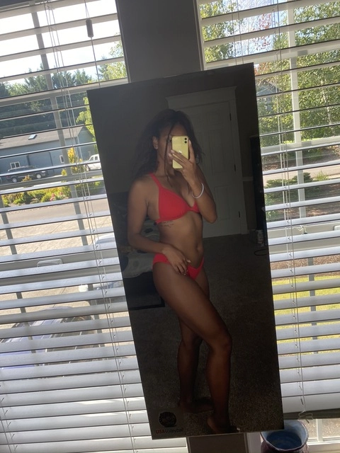 Nikki West OnlyFans Picture