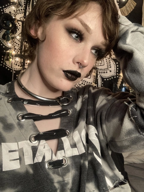 goth m!lf milkers OnlyFans Picture