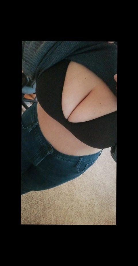 MidwestMelons32 OnlyFans Picture