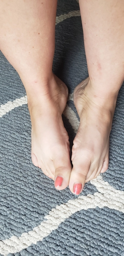Barefoot Country Cutie OnlyFans Picture