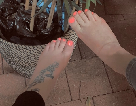 FEET FUL OnlyFans Picture
