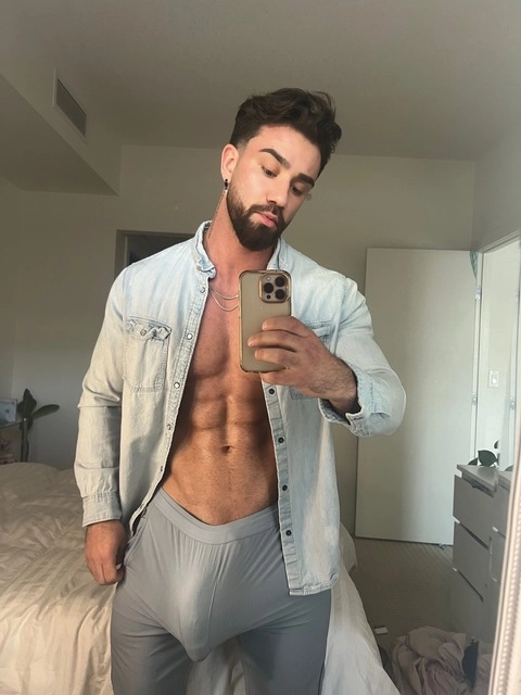 Skyler Flexes OnlyFans Picture