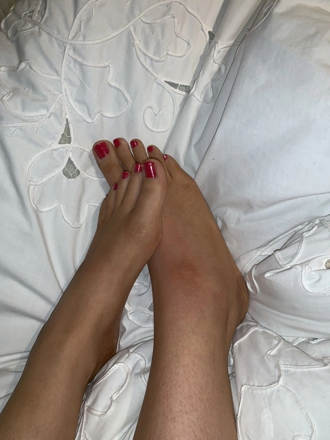 Foot fetish queen
