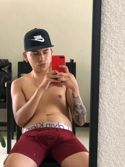 Twink Curved OnlyFans Picture