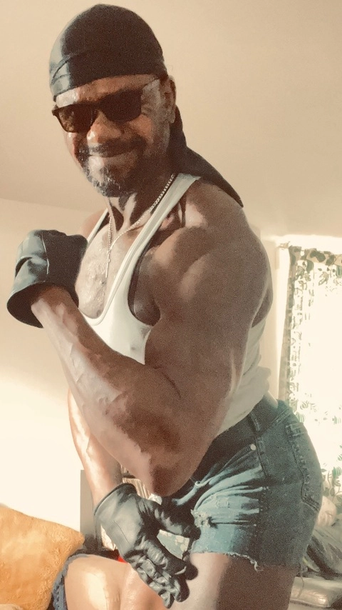 Black Mature Muscle OnlyFans Picture