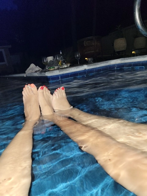 Pretty feet and more OnlyFans Picture