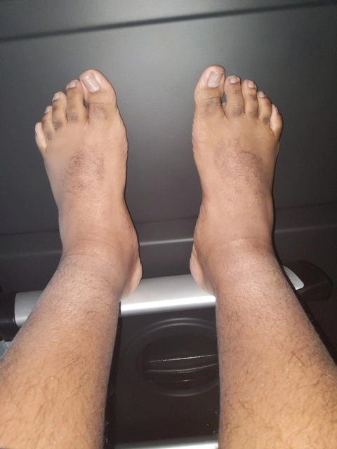 Big Hispanic Trucker Feet OnlyFans Picture