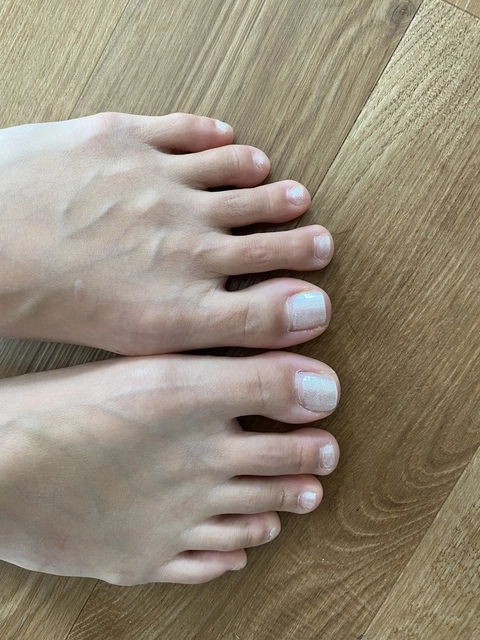 Toes feet toes