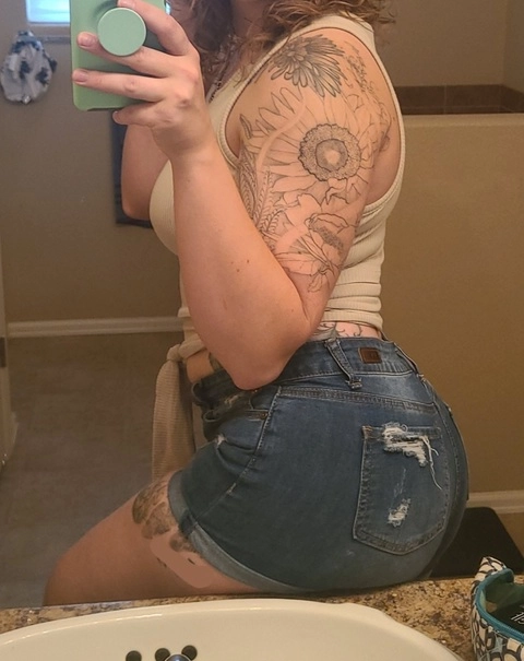 Tattooed Babe OnlyFans Picture