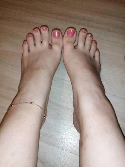 Lucik Feet