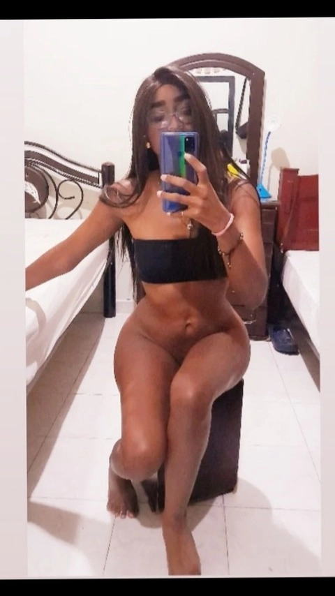 Tati brunette OnlyFans Picture