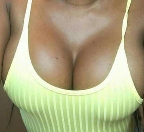 Sexy Jamaica big breast girl