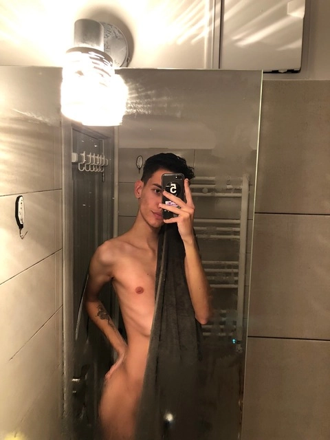 twink21 OnlyFans Picture