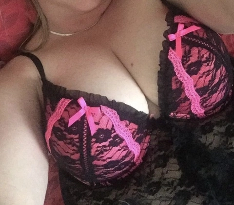 Big tits Lucy OnlyFans Picture