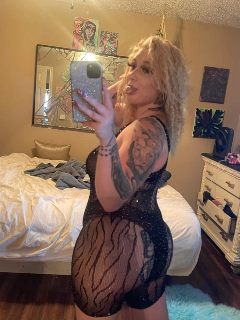 Jazzinkedup OnlyFans Picture