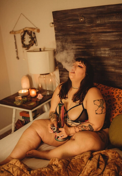 StonerFemme💖😮‍💨✨ OnlyFans Picture