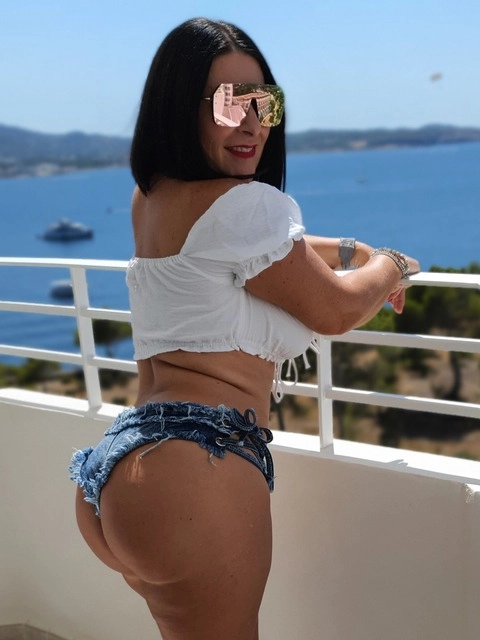 Mrs Cheeky Kiki OnlyFans Picture
