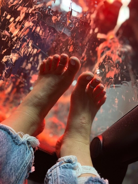 WifeySexyyyyFeet 👣 OnlyFans Picture