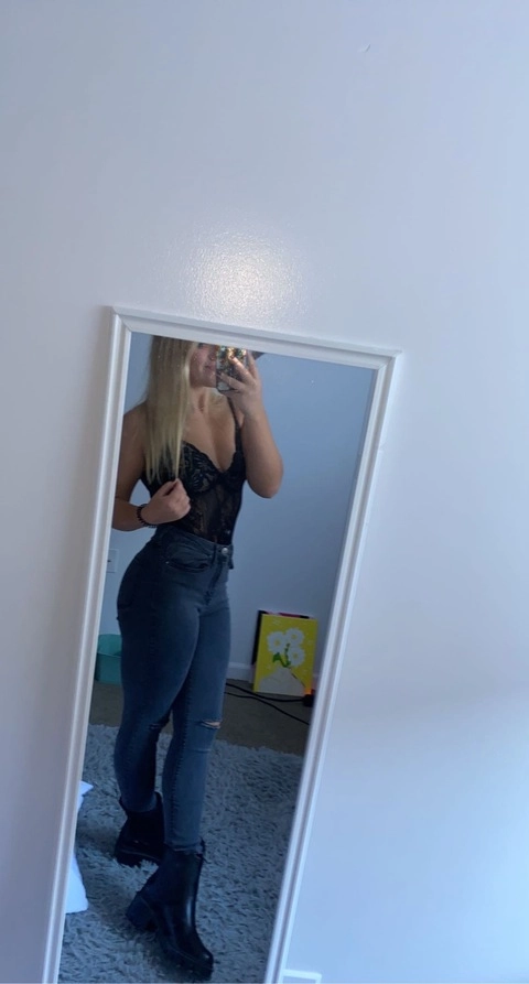 Blonde babyy OnlyFans Picture