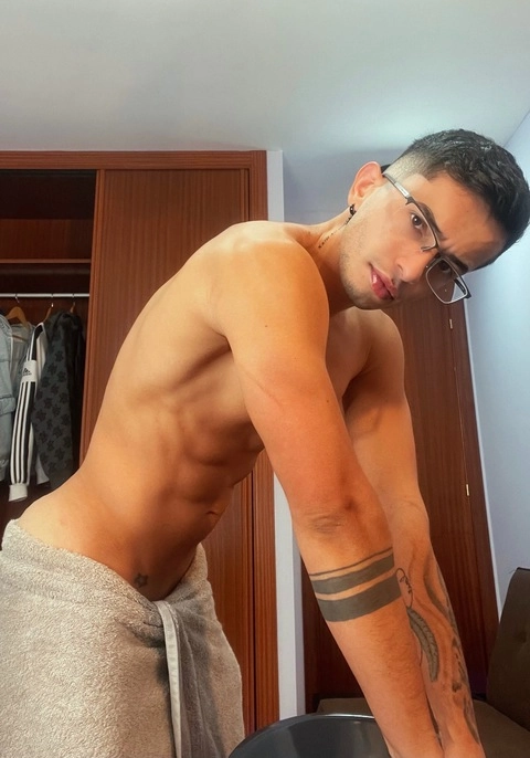 carlos campos OnlyFans Picture