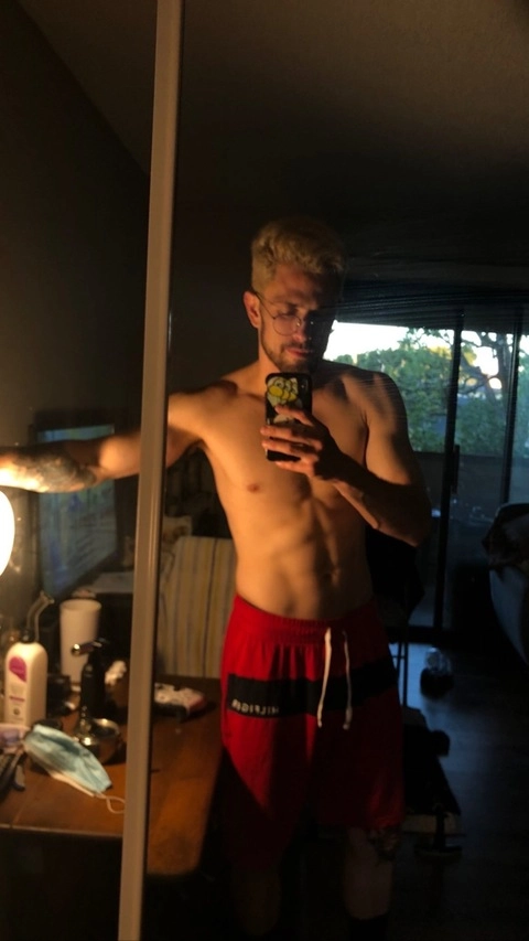 Dyl OnlyFans Picture