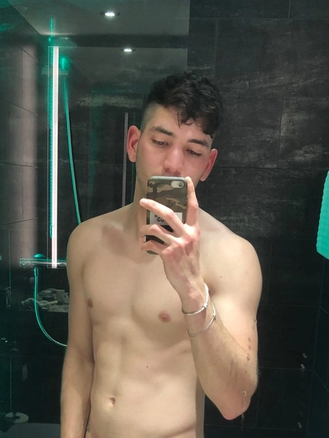 AL OnlyFans Picture