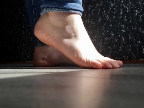 Photo Feet Queen 🦶🏻👸🏼 OnlyFans Picture