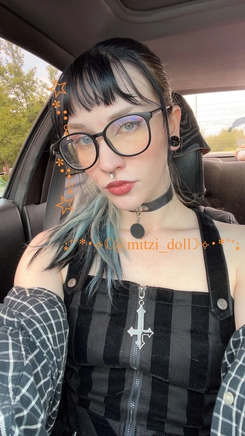 Mitzi OnlyFans Picture