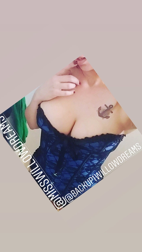 Willow Dreams OnlyFans Picture