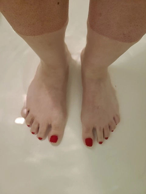 JUSTAGIRLWPRETTYFEET OnlyFans Picture