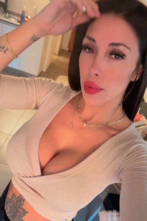 Larissa ?? video call OnlyFans Picture