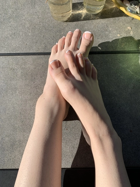 Feet4college OnlyFans Picture