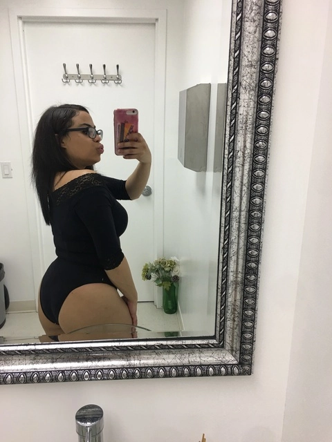 Sharlin Gzzly OnlyFans Picture