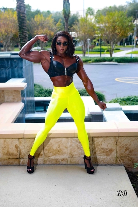 B Flex- Black Muscle Barbie OnlyFans Picture